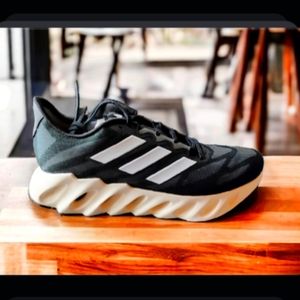 ADIDA SWITCH FWD RUNNING